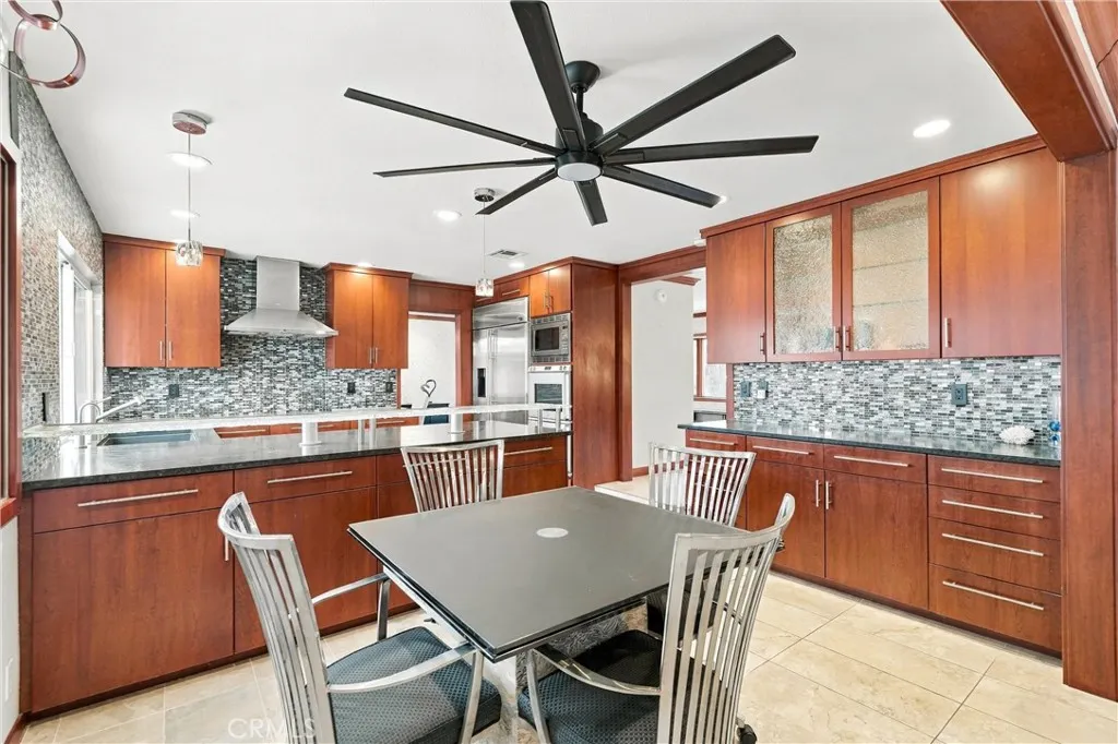 300 W Wedgewood