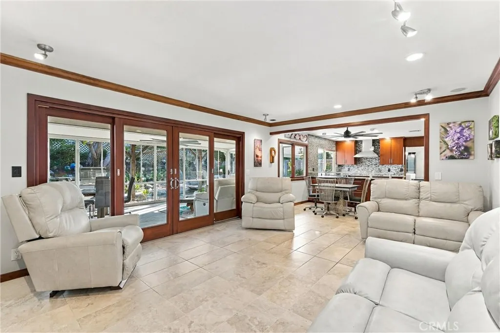 300 W Wedgewood