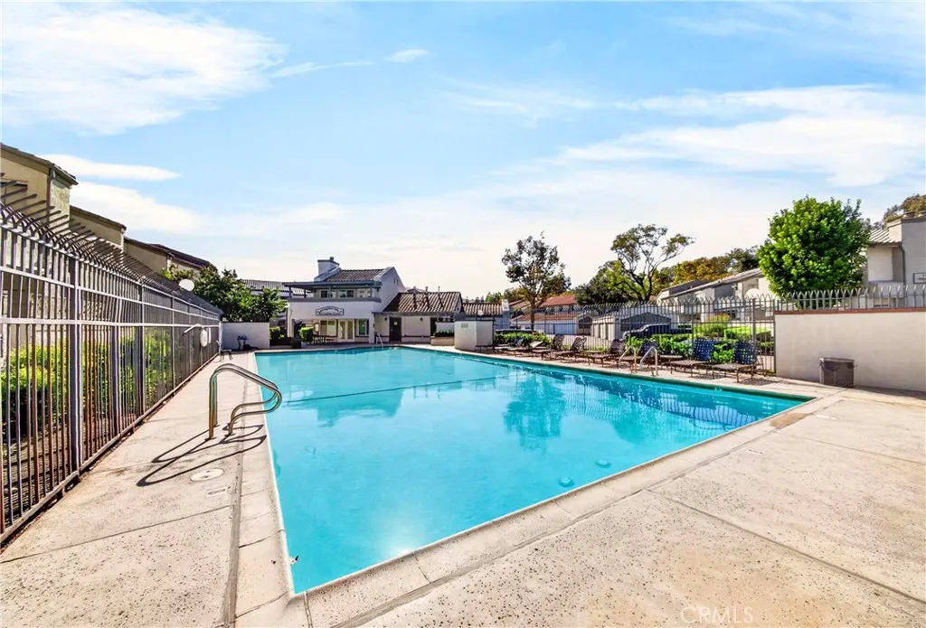 25 Willowcrest