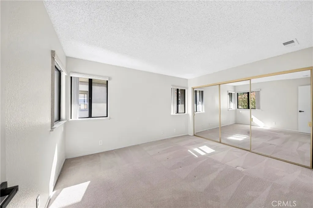25 Willowcrest