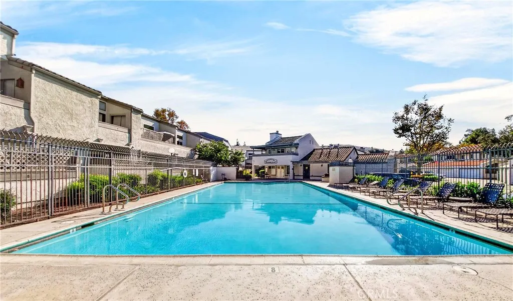 25 Willowcrest