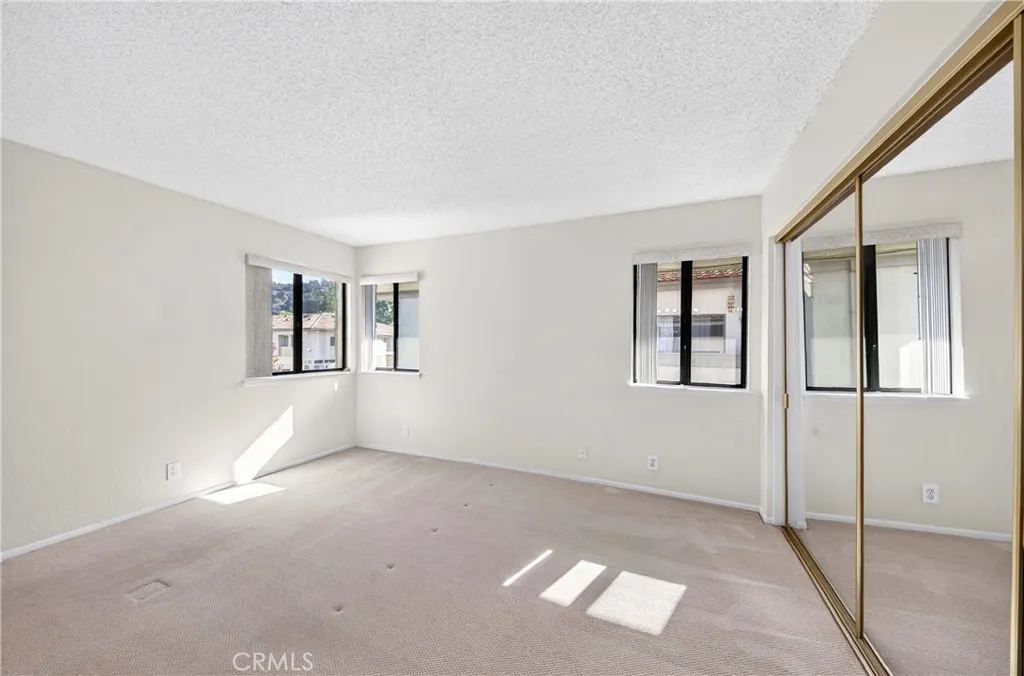25 Willowcrest