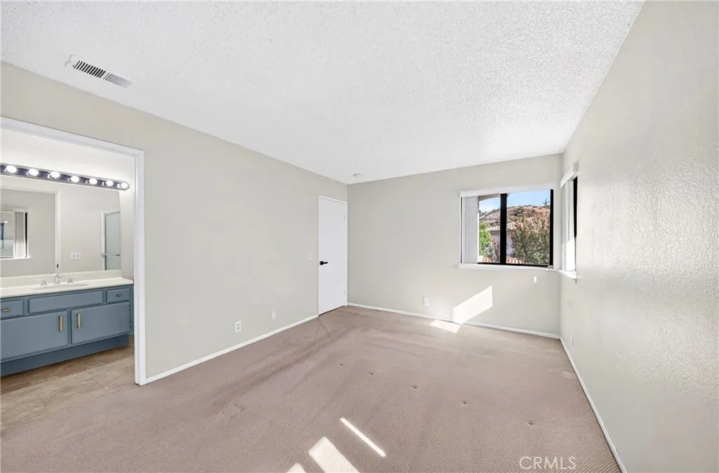 25 Willowcrest