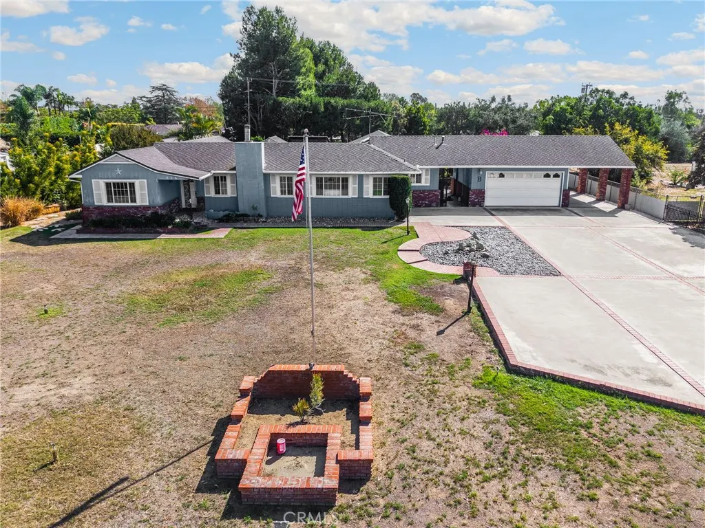 826 W Valencia Mesa Drive