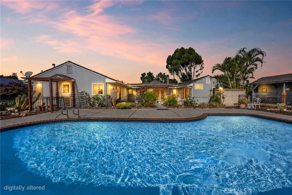 826 W Valencia Mesa Drive