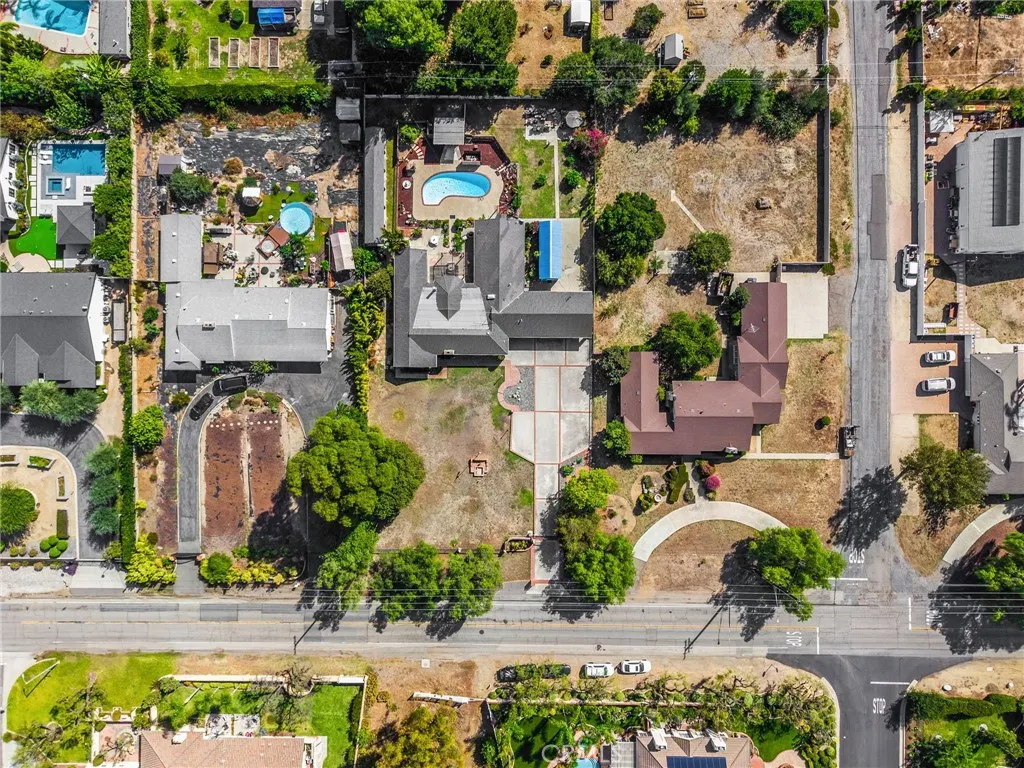 826 W Valencia Mesa Drive
