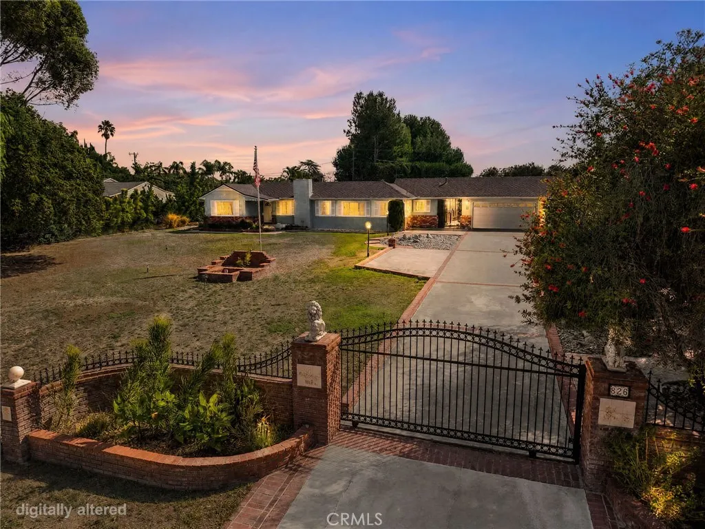 826 W Valencia Mesa Drive