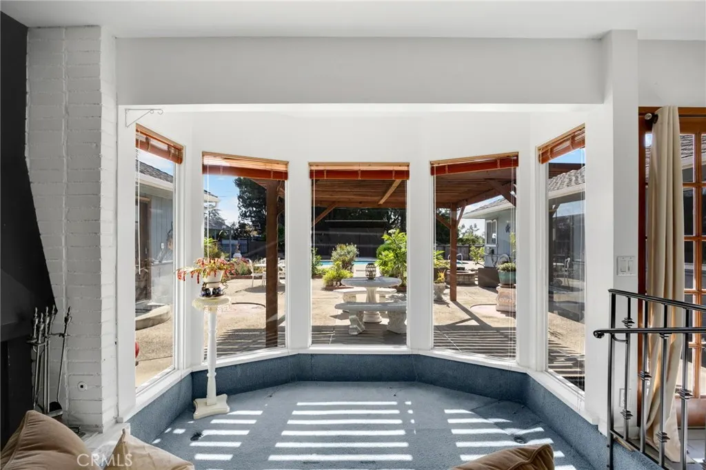 826 W Valencia Mesa Drive