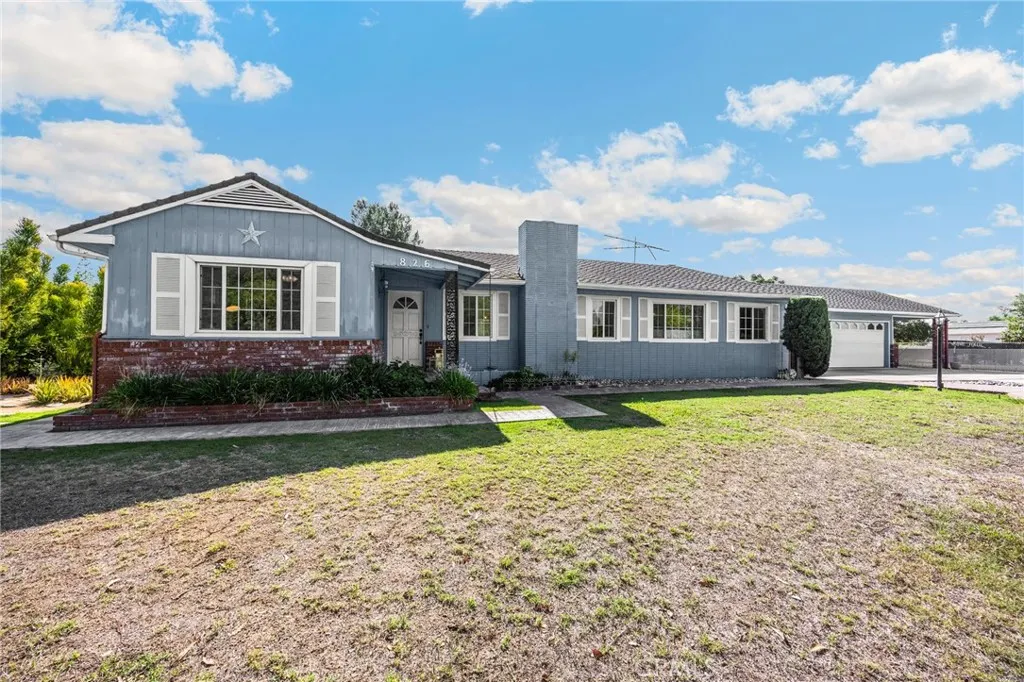 826 W Valencia Mesa Drive