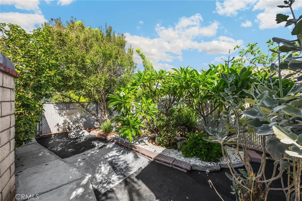 826 W Valencia Mesa Drive
