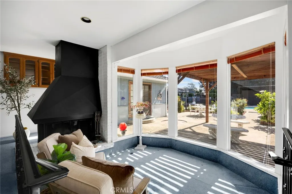 826 W Valencia Mesa Drive