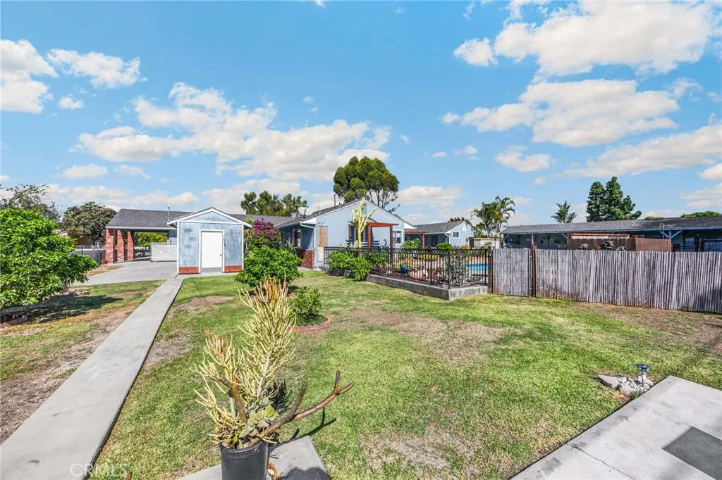 826 W Valencia Mesa Drive