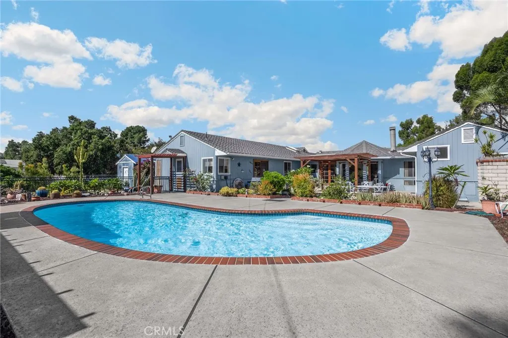 826 W Valencia Mesa Drive