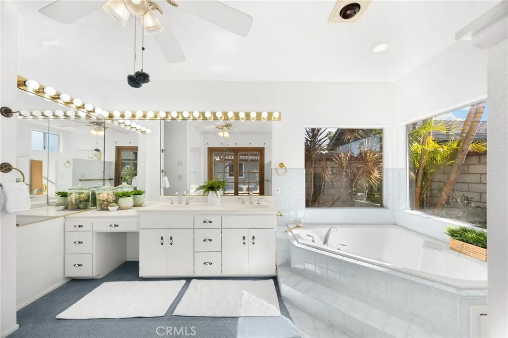 826 W Valencia Mesa Drive