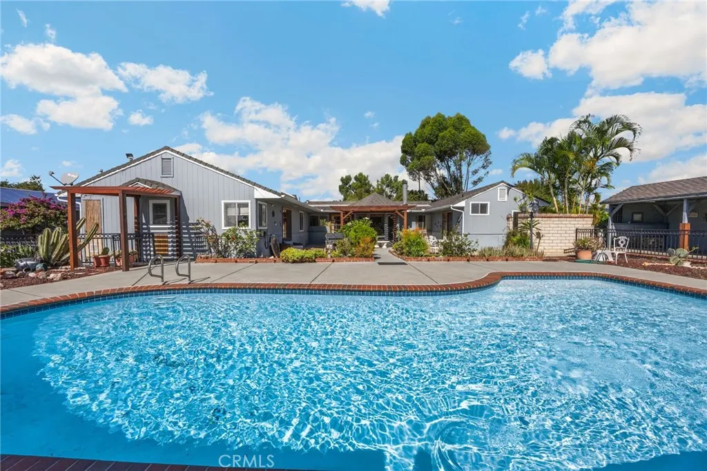 826 W Valencia Mesa Drive