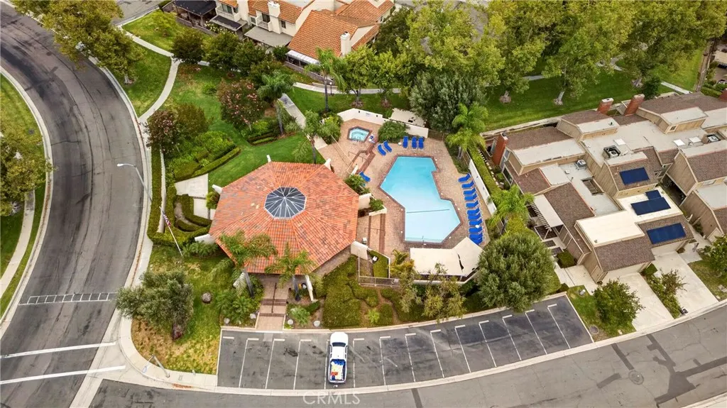 636 Colonial Circle