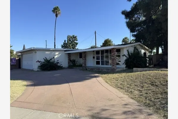 4904 N Banewell
