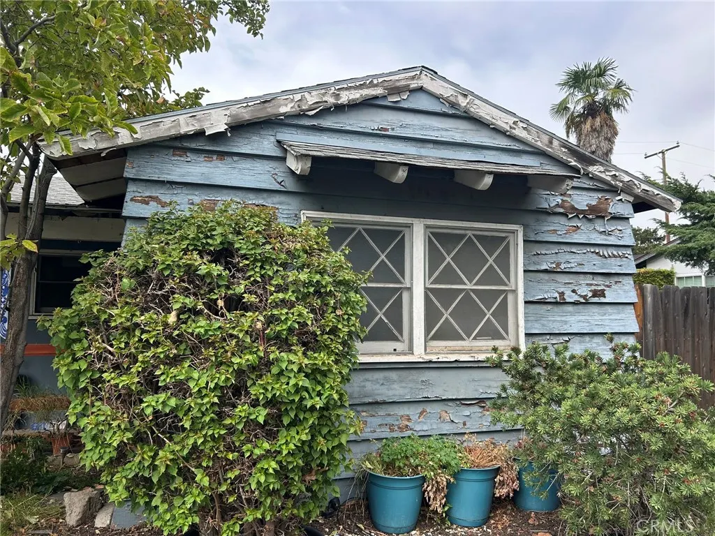 617 E Carroll