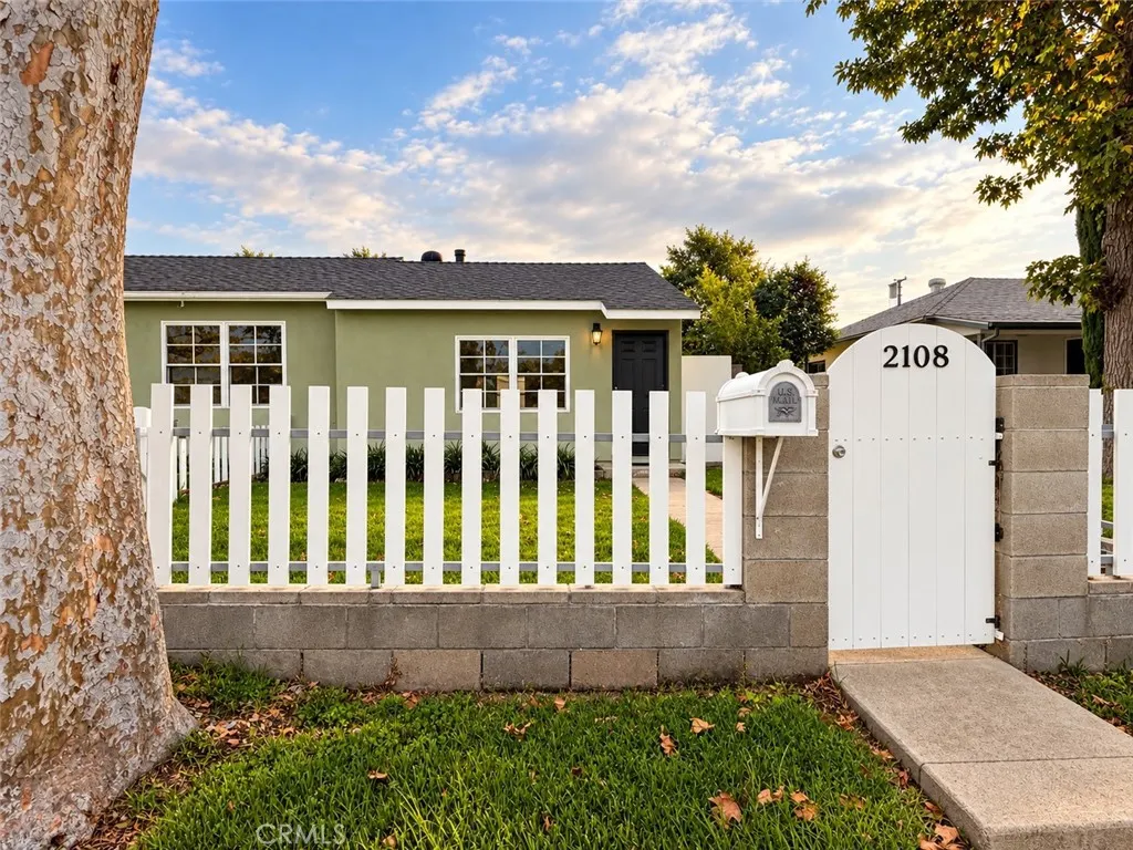 2108 W Valencia DR