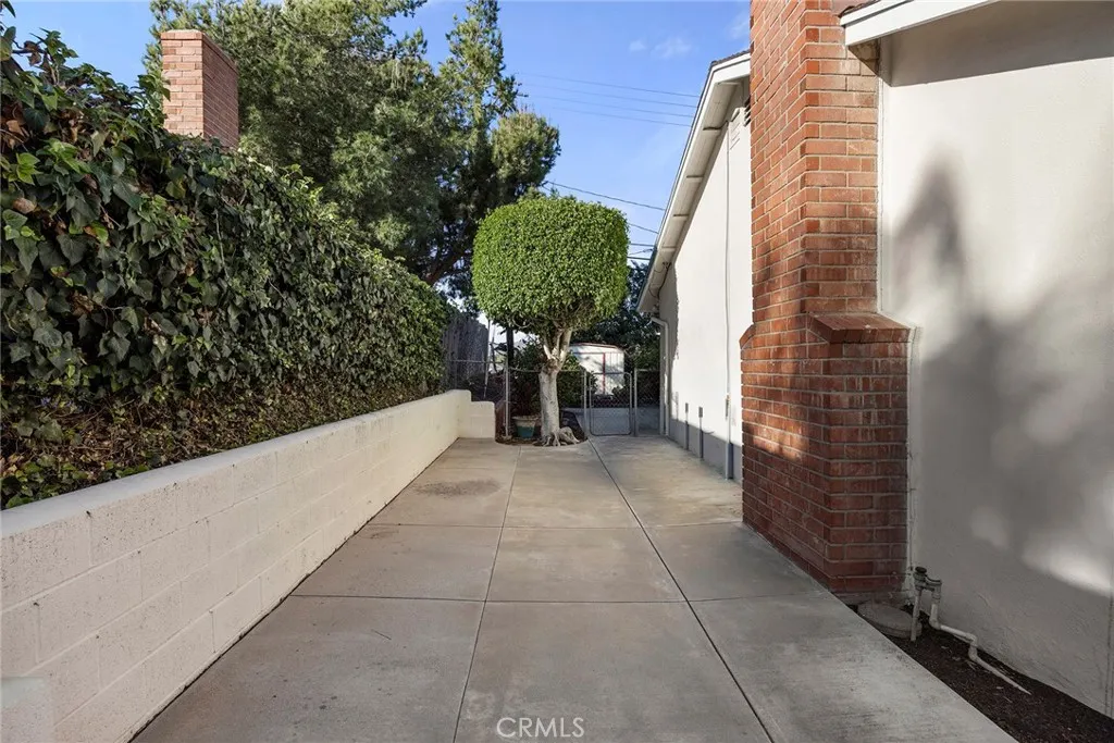1525 Rolling Hills Drive