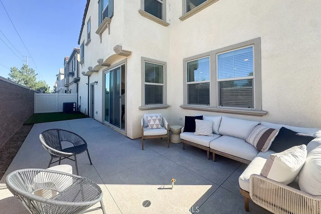 16111 Meadowhouse Ave