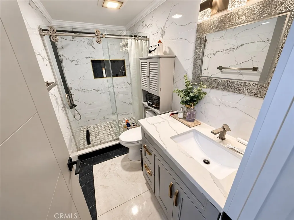 2571 W Lambert