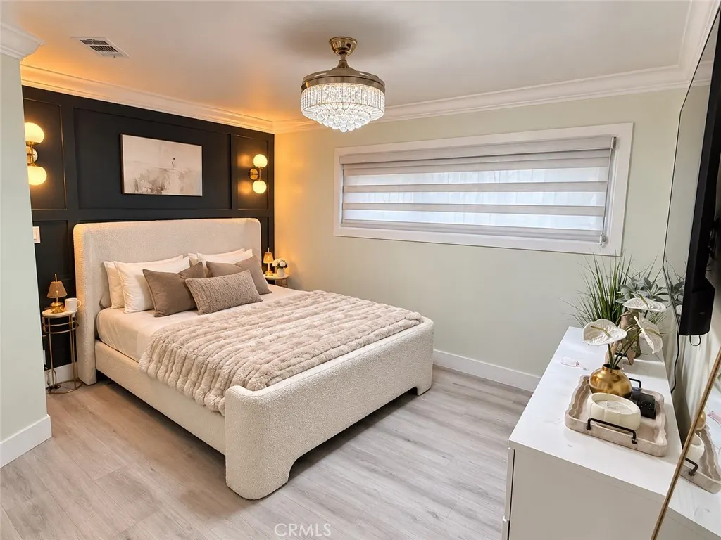 2571 W Lambert