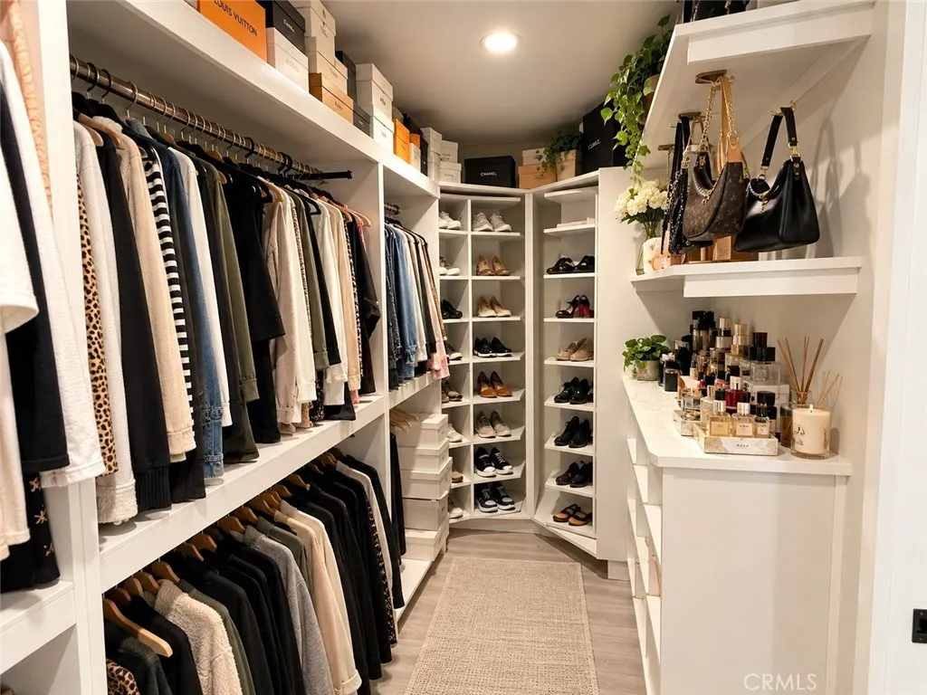 2571 W Lambert