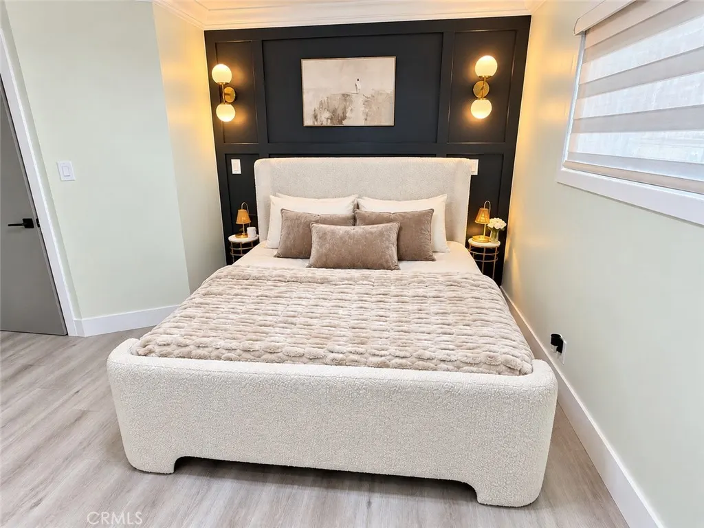 2571 W Lambert
