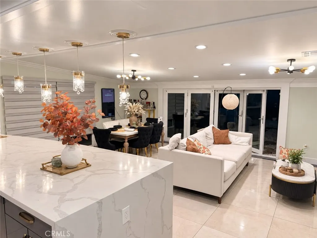 2571 W Lambert