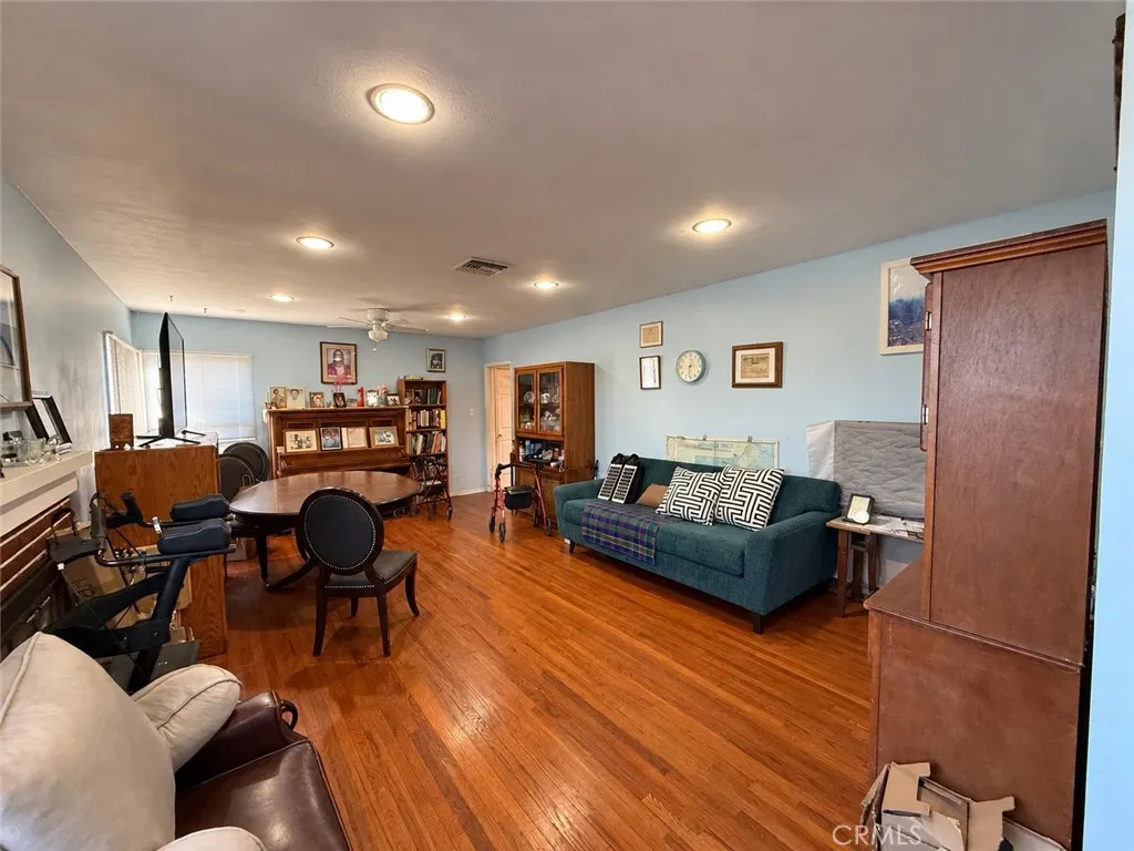 1783 S Park
