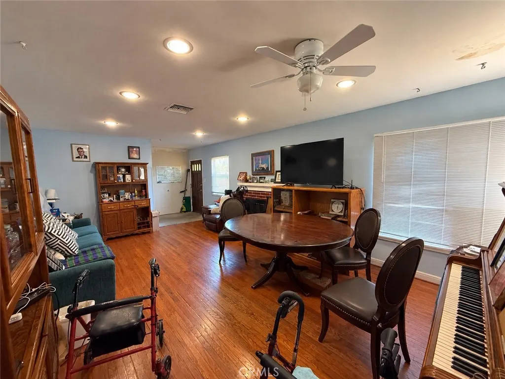 1783 S Park