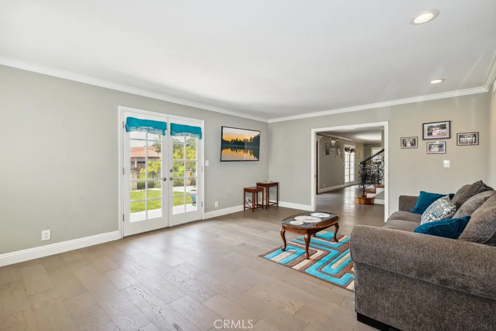 748 S Walnut Avenue