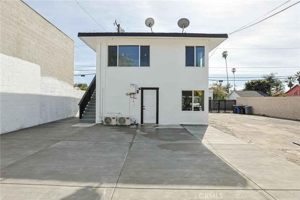 440 W Holt