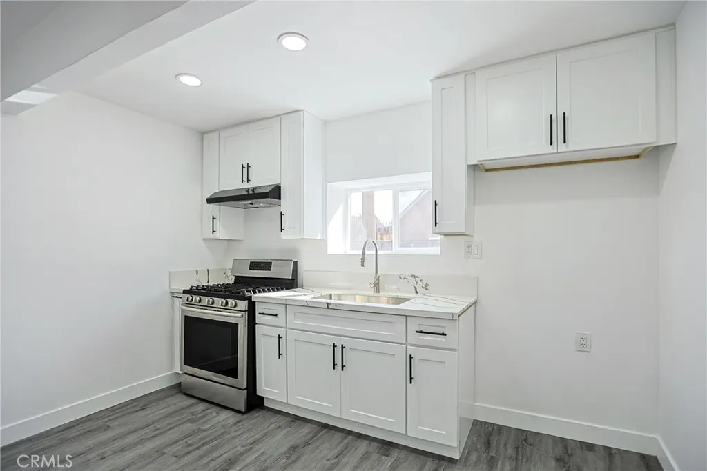 440 W Holt