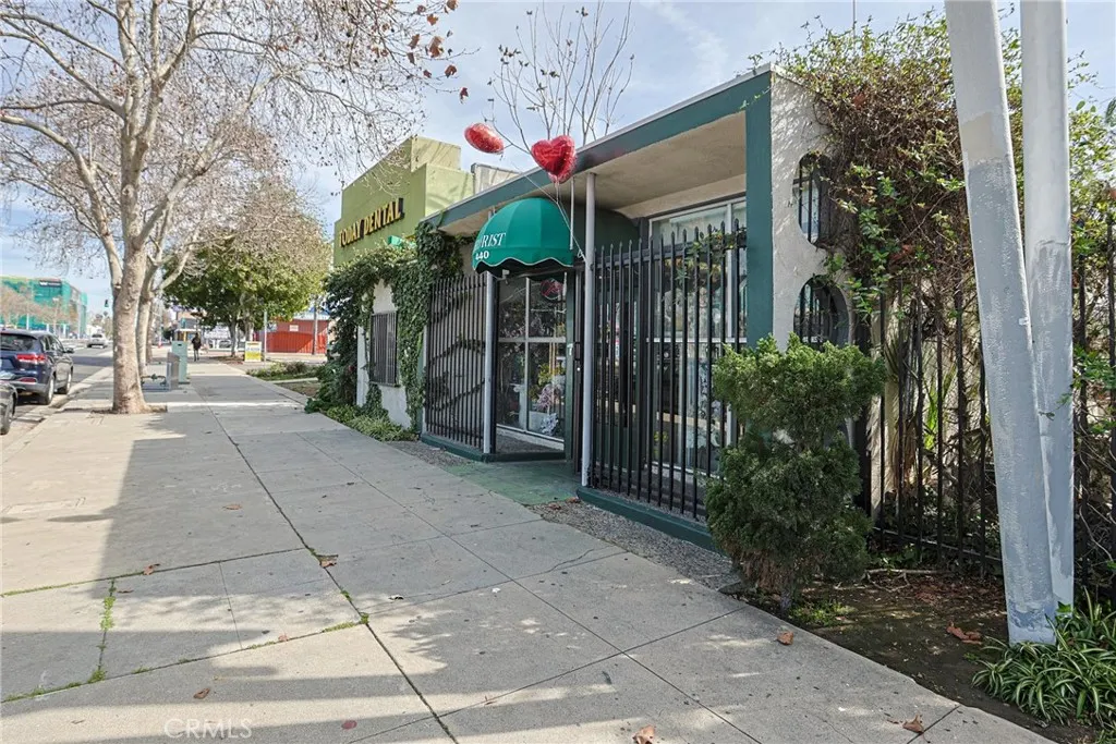 440 W Holt