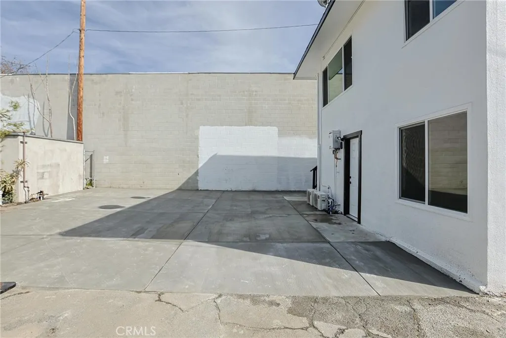 440 W Holt