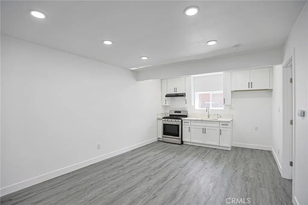 440 W Holt