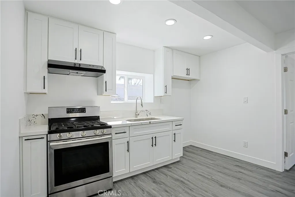 440 W Holt