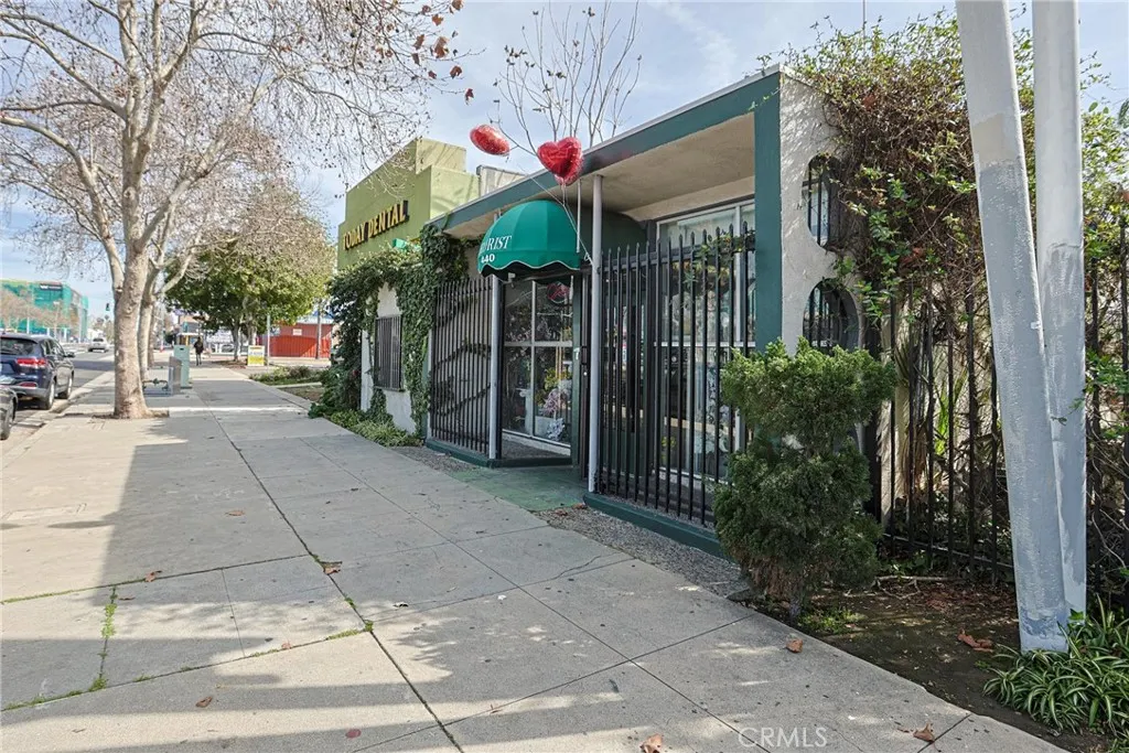440 W Holt
