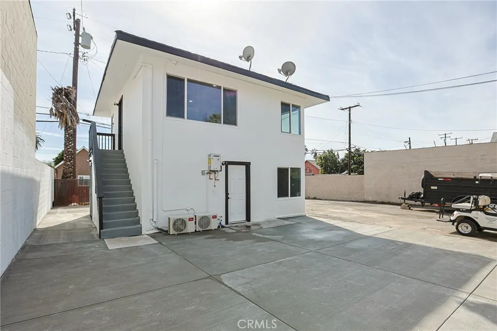 440 W Holt