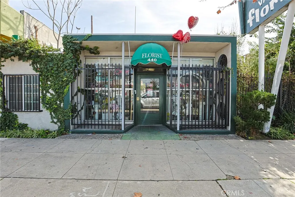 440 W Holt