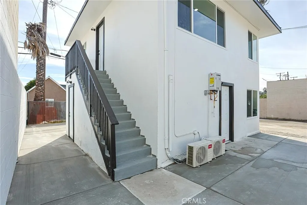 440 W Holt