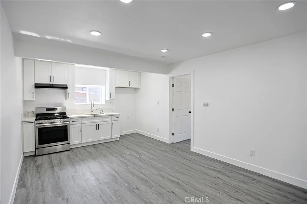 440 W Holt