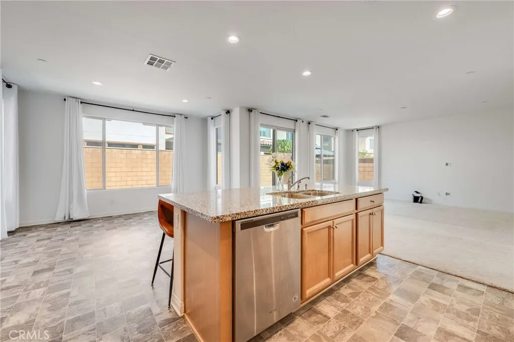 3447 E Sumac