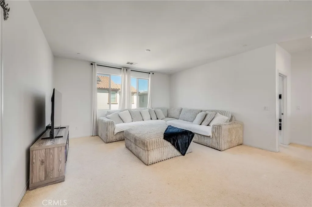 3447 E Sumac
