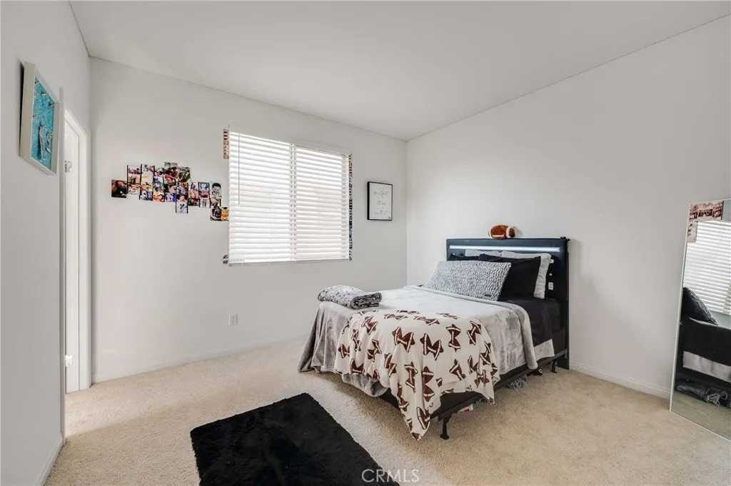 3447 E Sumac