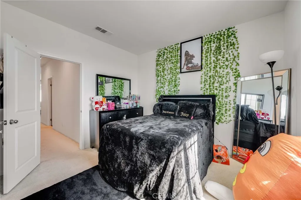 3447 E Sumac