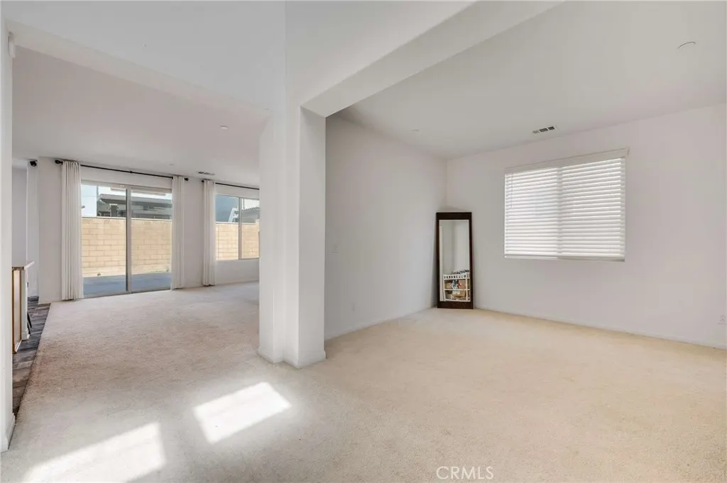 3447 E Sumac