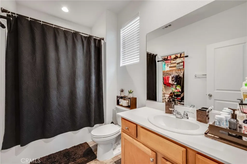 3447 E Sumac